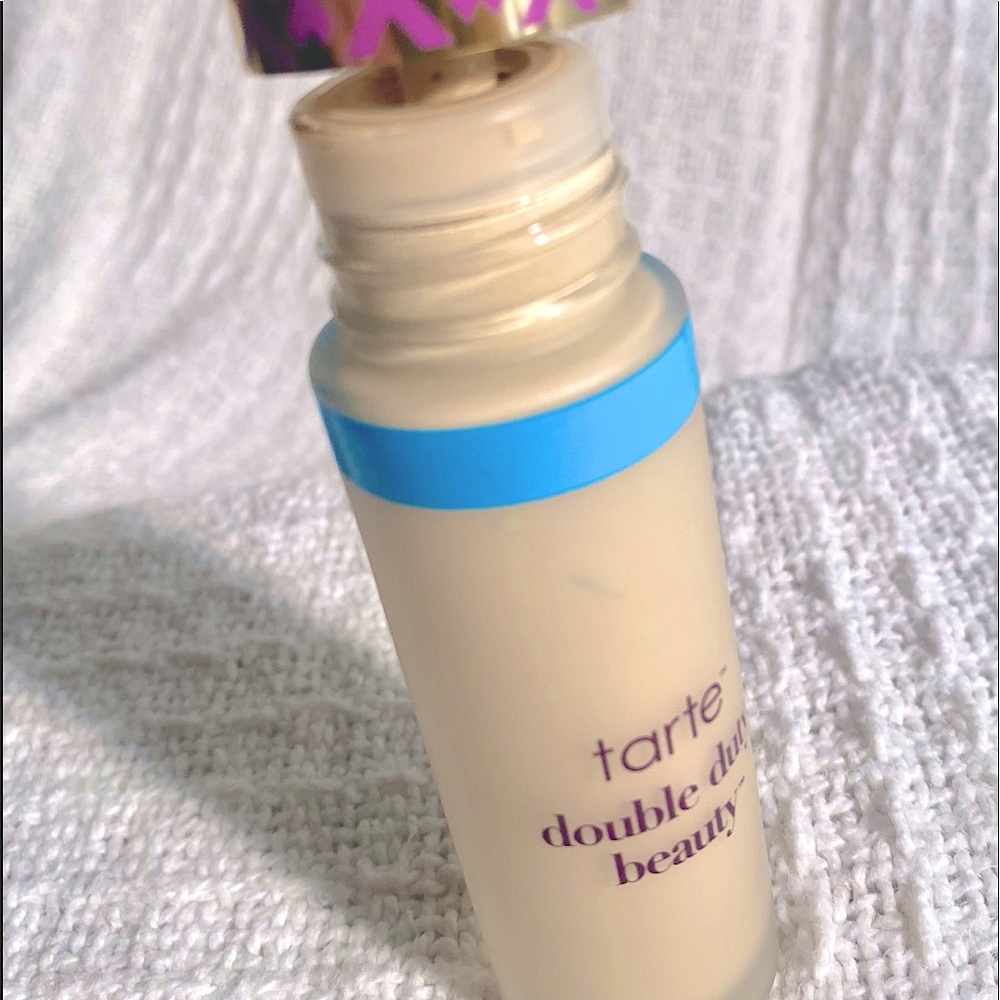 NWOT full sz Tarte Double Duty Beauty Shape Tape Hydrating Foundation Porcelain.